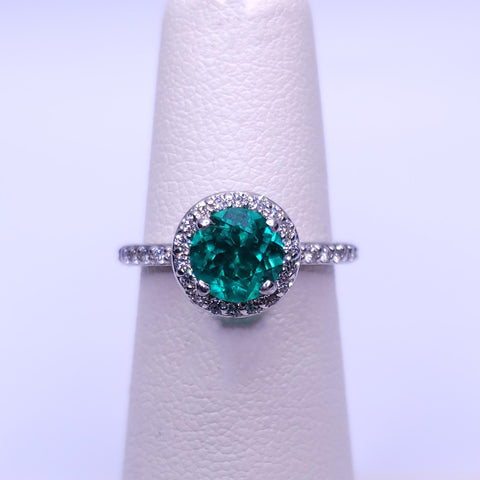 Round Cut  Emerald Rind in Platinum