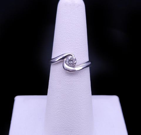 Elegant Platinum Curved Diamond Solitaire Ring