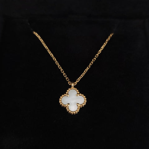 Van Cleef & Arpels Necklace with Mother-of-Pearl in 18K Yellow Gold