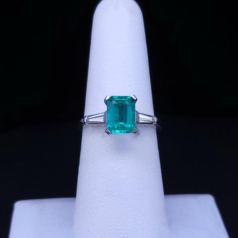 Hand Made Ring with Emerald & Dimaonds in Platinum, Resizable
