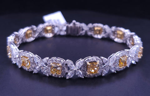 Two Tone Elegant Yellow / White Diamond Bracelet in 18K Y/W Gold