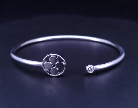 Louis Vuitton Idylle Blossom Twist Bracelet 18K White Gold