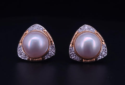 Clip On Earrinsg With Pearl in 14K Yellow Gold & Diamonds