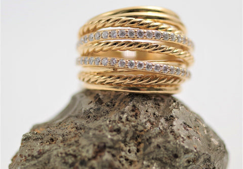 David Yurman Crossover Wide Ring in 18K Yellow Gold with Diamonds